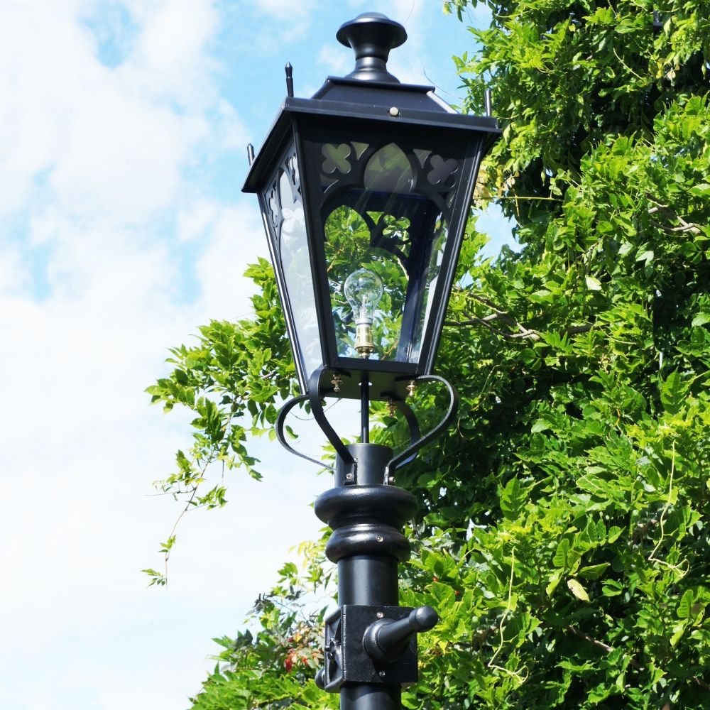 Black Gothic Lamp Post & Lantern Set 3.25m