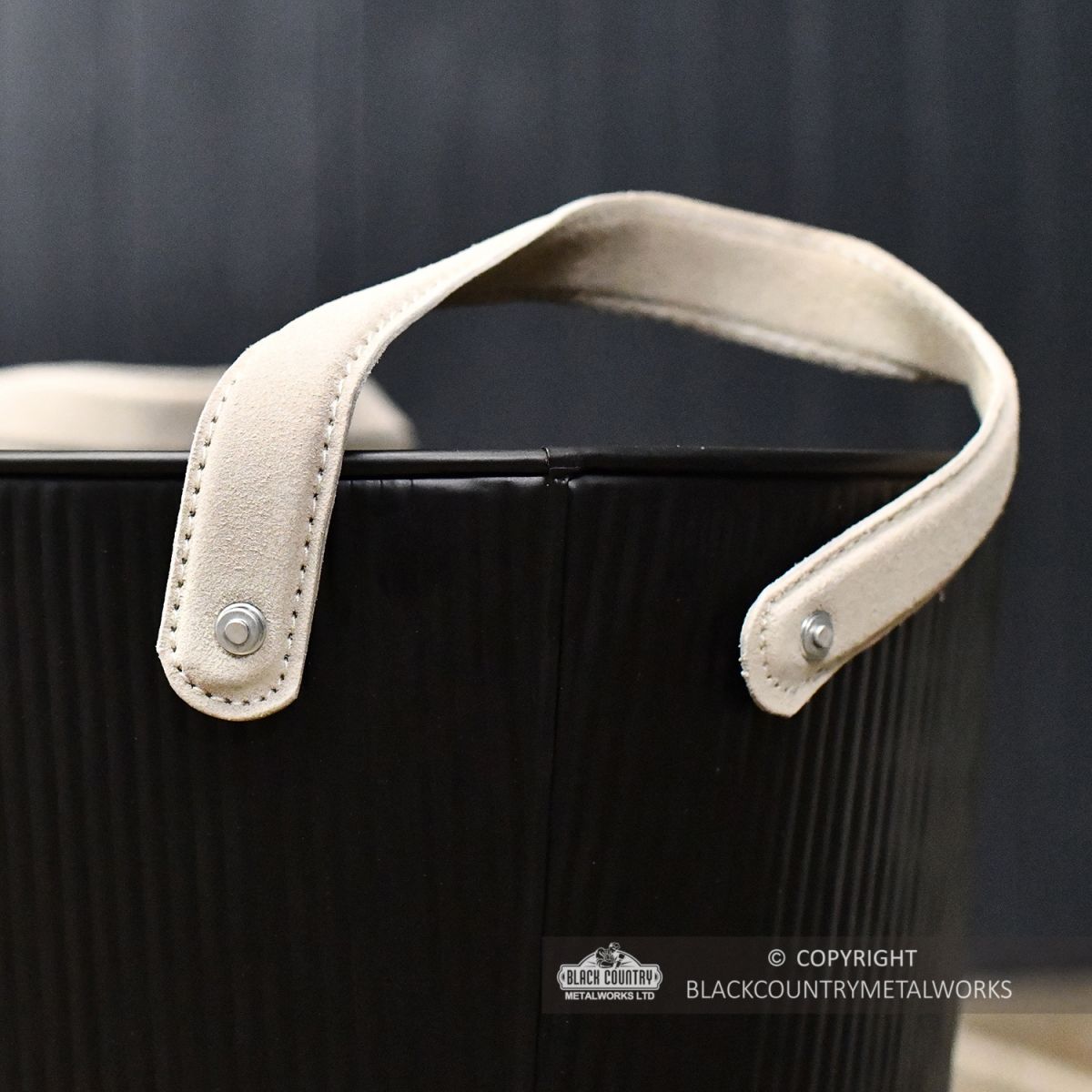 Close-up of the Suede Carry Handles Close-up of the Suede Carry Handles