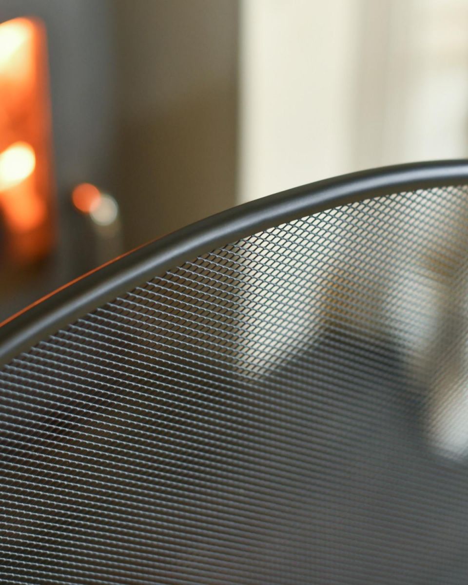 Close-Up of Arched Design & Mesh