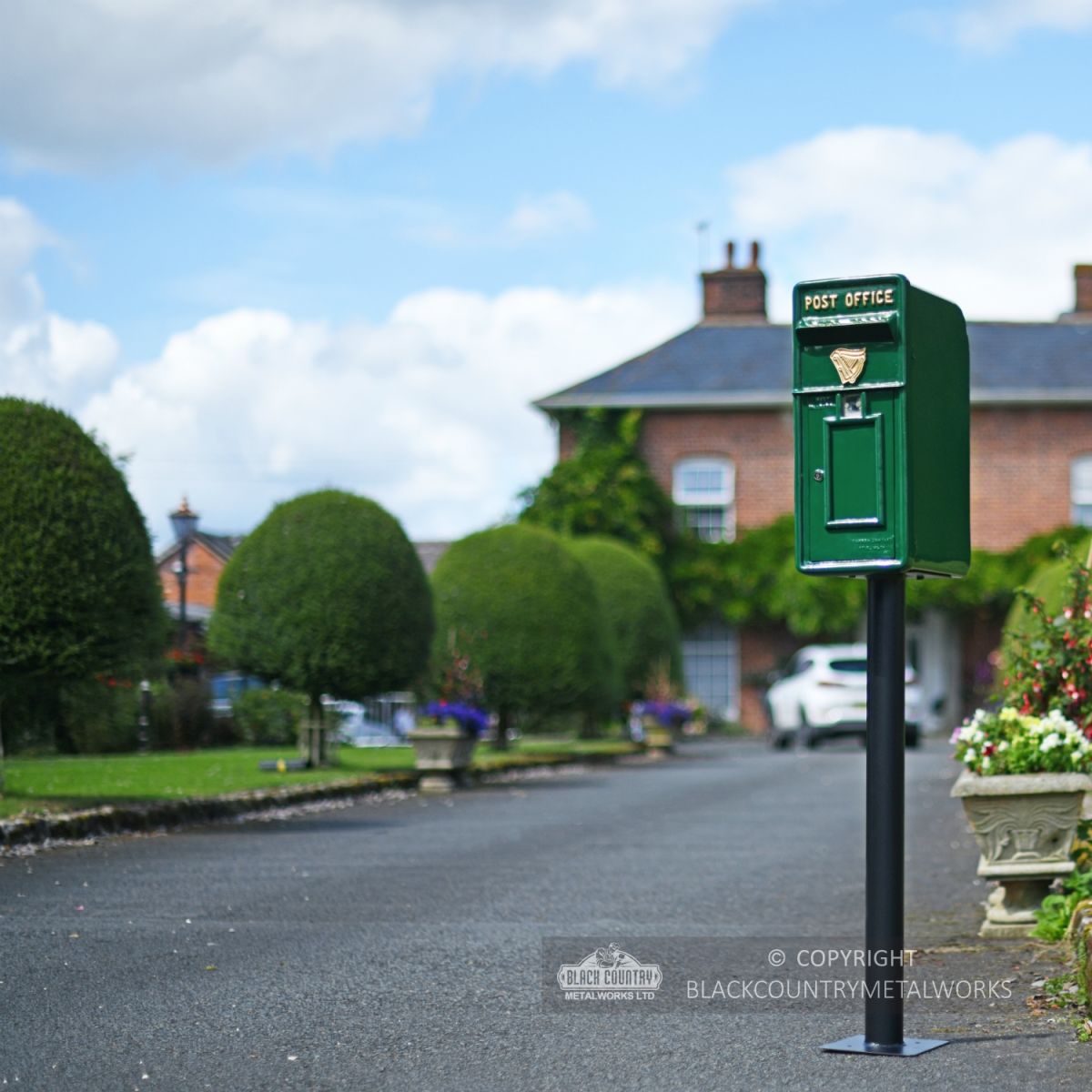 Irish Harp Post and Parcel Box With Column