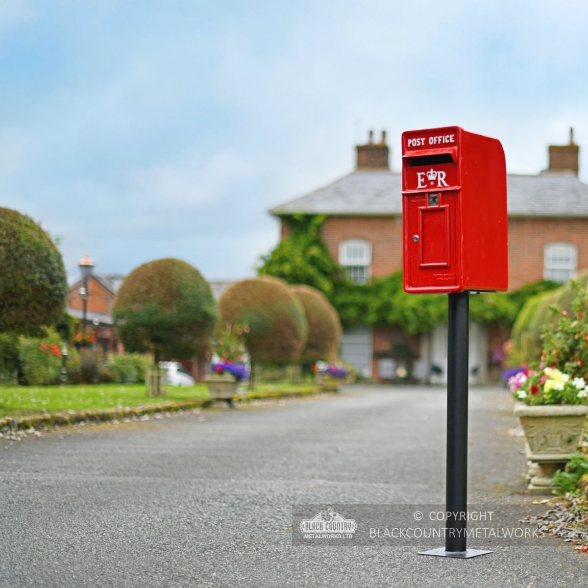 "Original Reproduction" Red Elizabeth Regina Post and Parcel Box With Stand "Original Reproduction" Red Elizabeth Regina Post and Parcel Box With Stand
