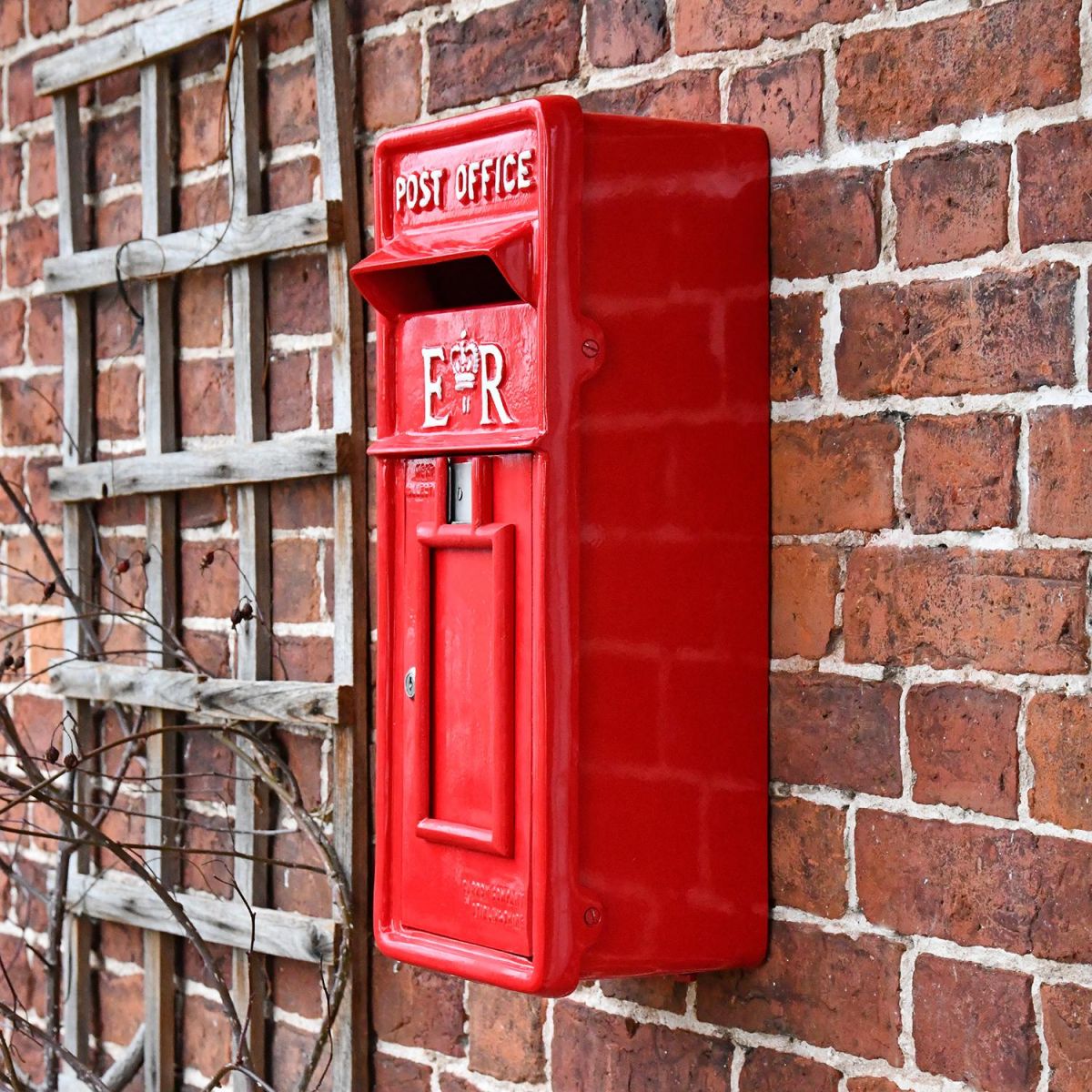  Red Elizabeth Regina Slim Post Box in Full 