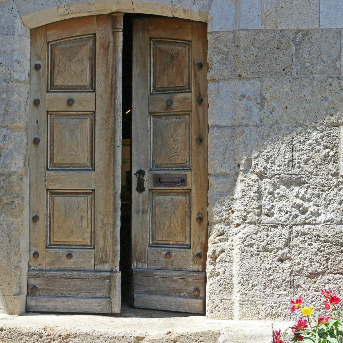 Norbrook Deluxe Cast Iron Letter Plate with Integral Knocker Norbrook Deluxe Cast Iron Letter Plate with Integral Knocker