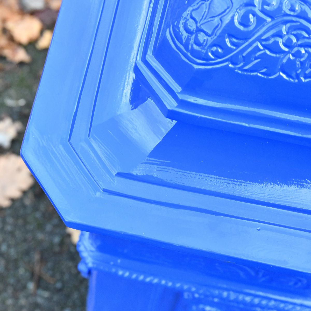Close up of corner on "Coastal Surf" Camden Post Box 