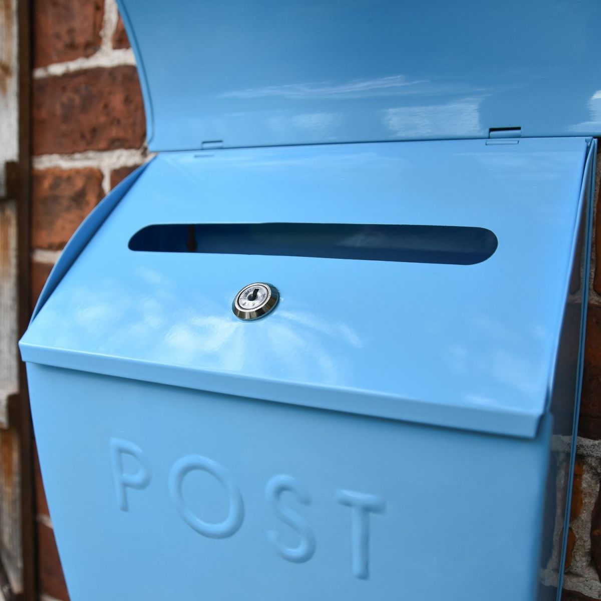 Image of Lockable Aperture on Post Box 