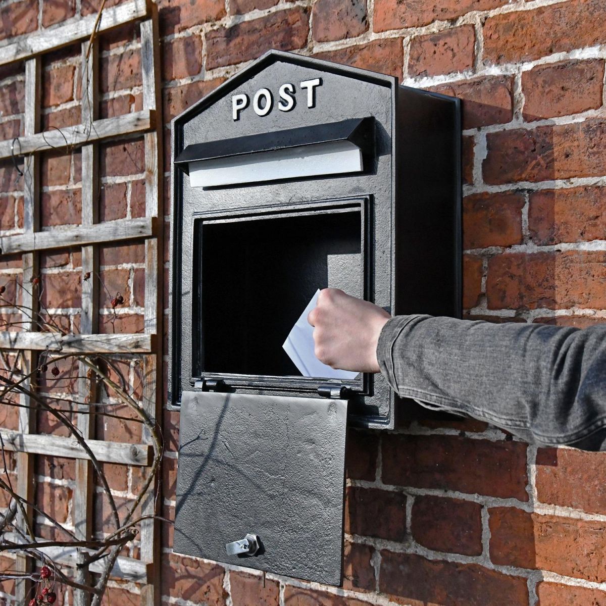 View of lockable front open View of lockable front open