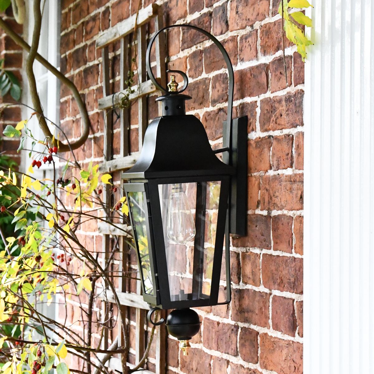 Side view of "Cleobury" Wall Lantern