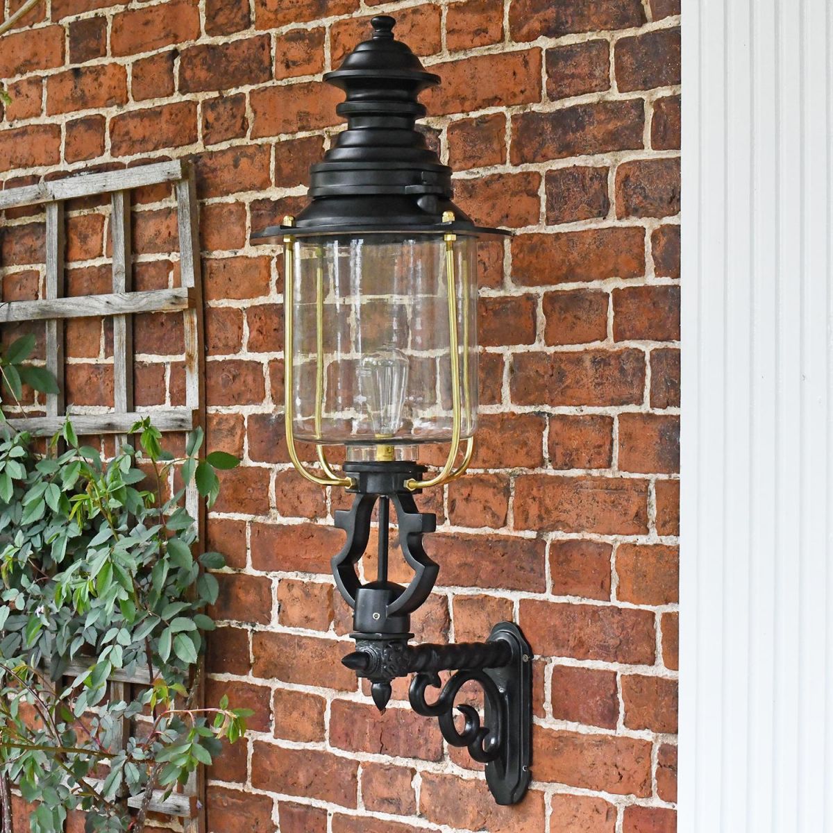 Belgravia Lantern and Royale Bracket in Situ