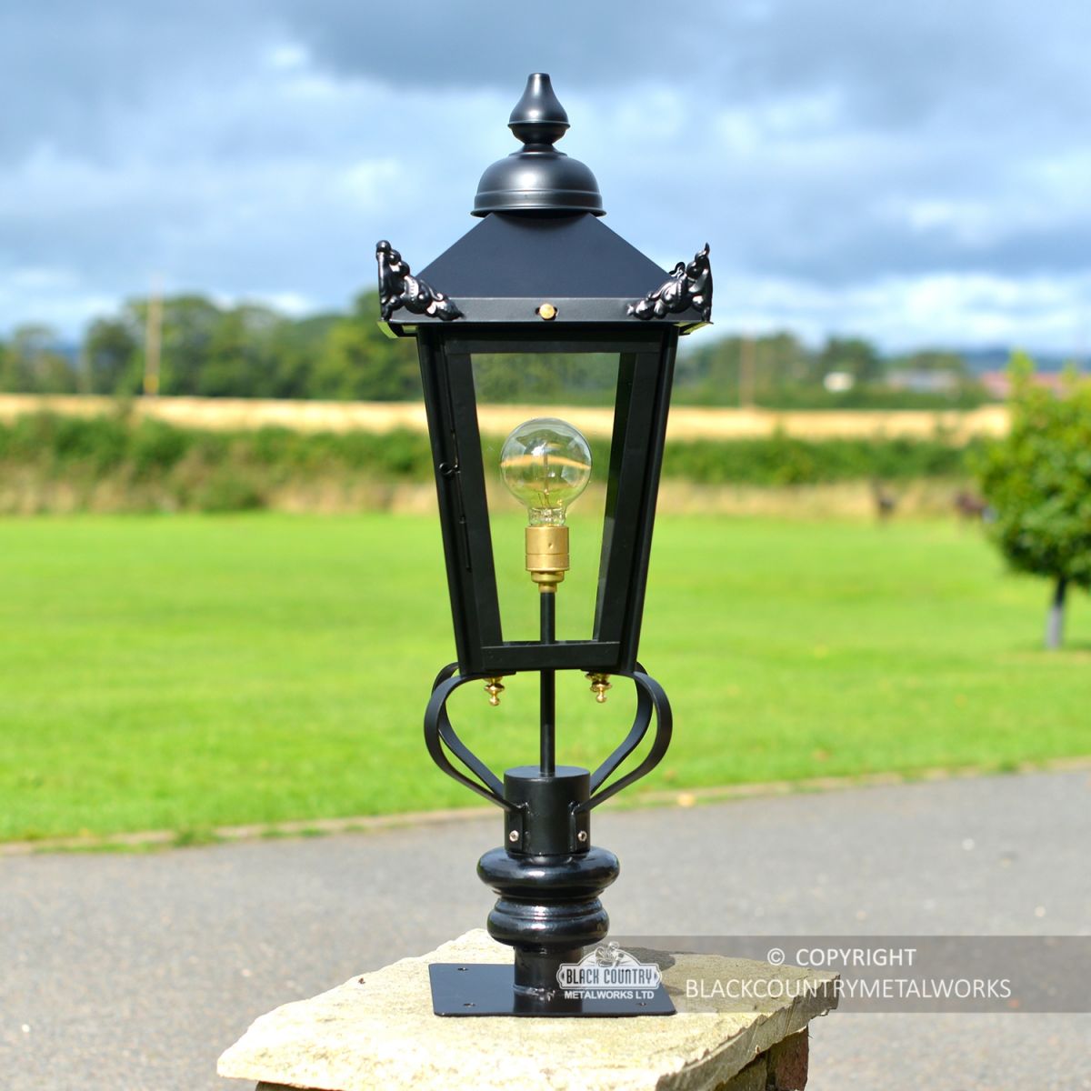 83cm Victorian Pillar Light and Lantern Set in Situ on a Pillar