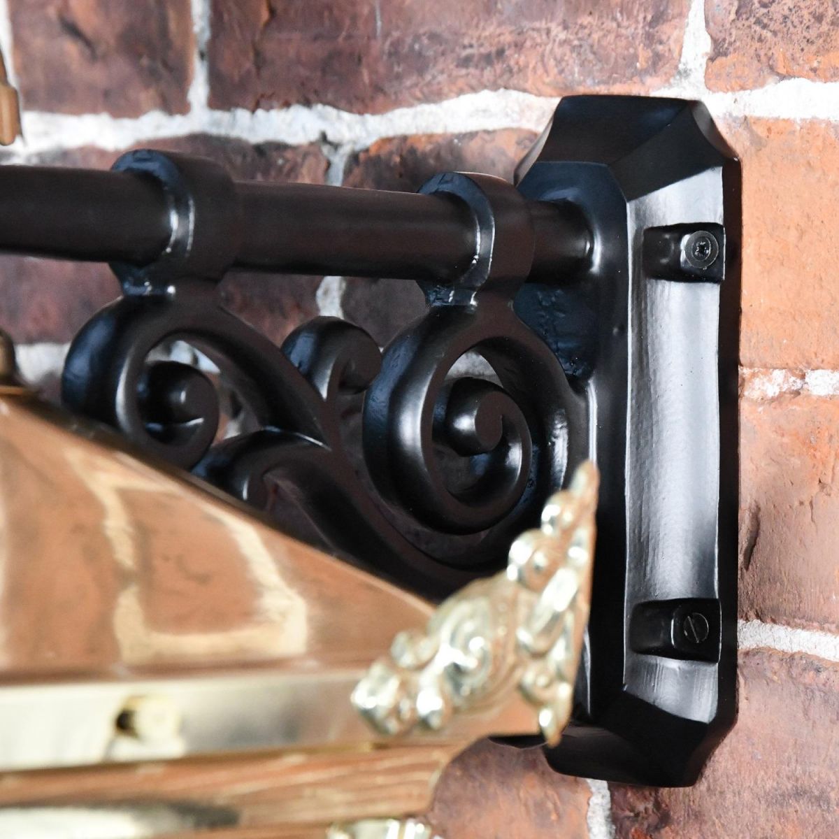 Close up of mounting bracket 