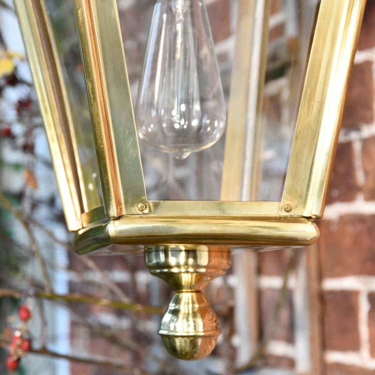 Close up of framework and bottom finial 