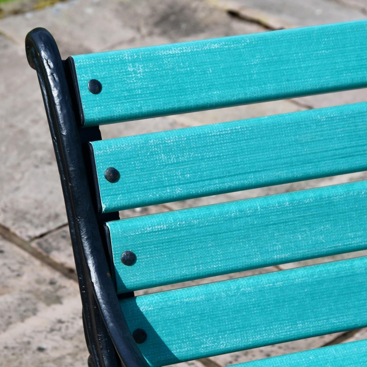 Close up of green finish and black bolt caps