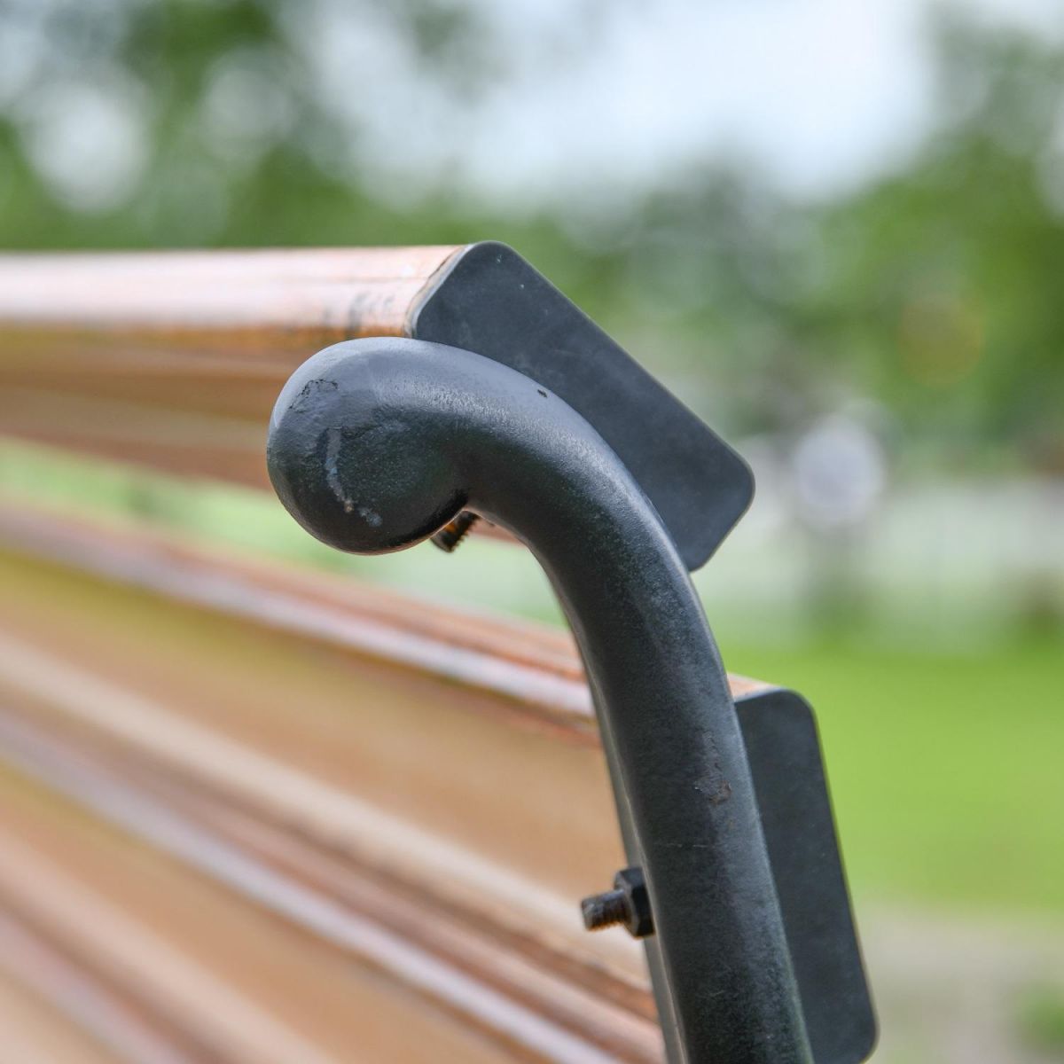 Close up of curved frame and garden slats 