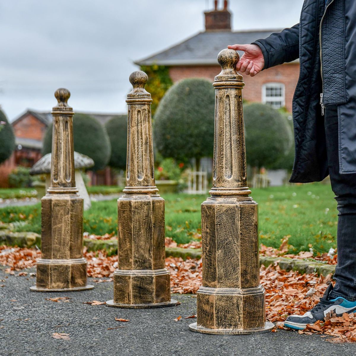Aluminium Driveway Bollard in Antique Gold 