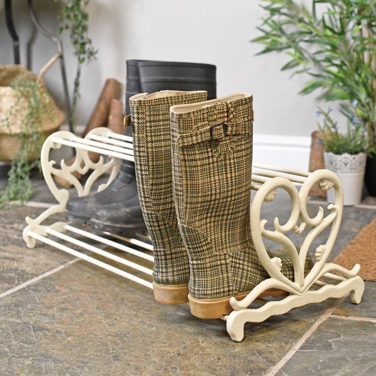 Loredana Heart Shoe Stand With Wellies