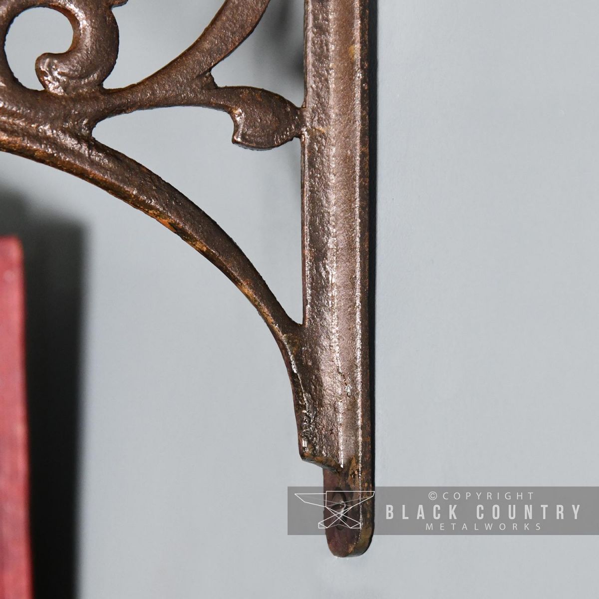 Close-up of the Bottom of the Shelf Bracket