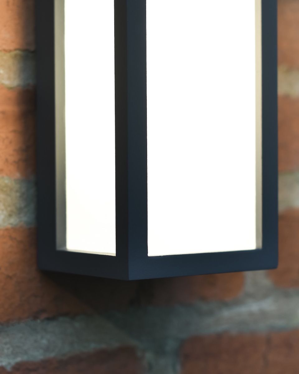 lumina-wall-mounted-box-light lit up lower section