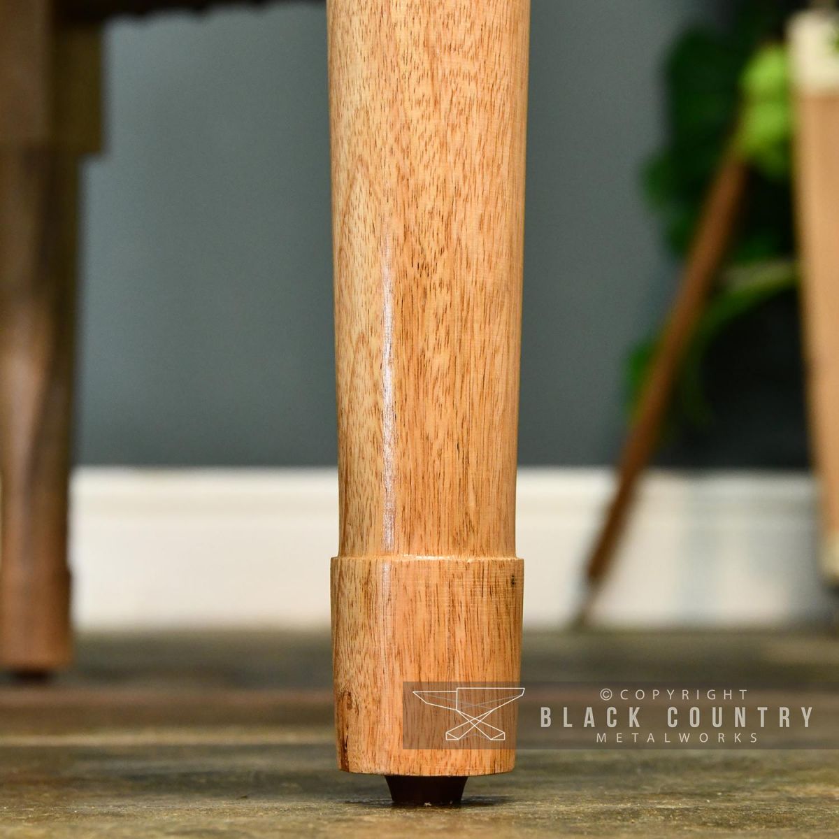 Wooden Legs on the Mango Wood & Olive Goat Leather Chair 