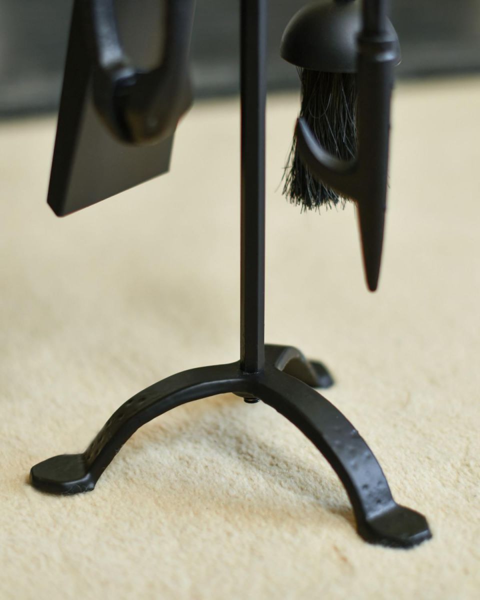 Close-Up of Freestanding Base