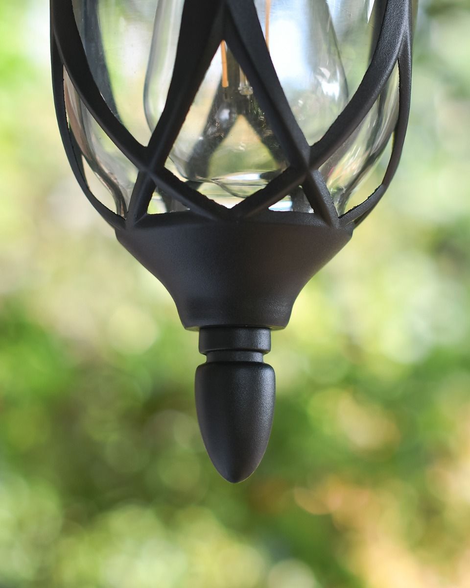 Traditional Design on the "Middleton" Chain Hanging Porch Light
