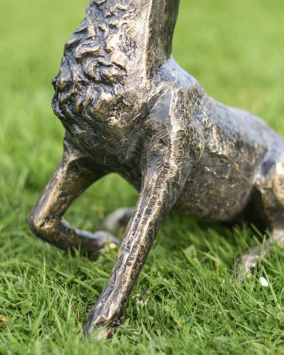 Detail on the Cast Aluminium Front on the Buck