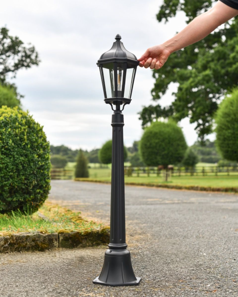 Scale of "The Grange" Miniature Hexagonal Pillar Light Scale of "The Grange" Miniature Hexagonal Pillar Light