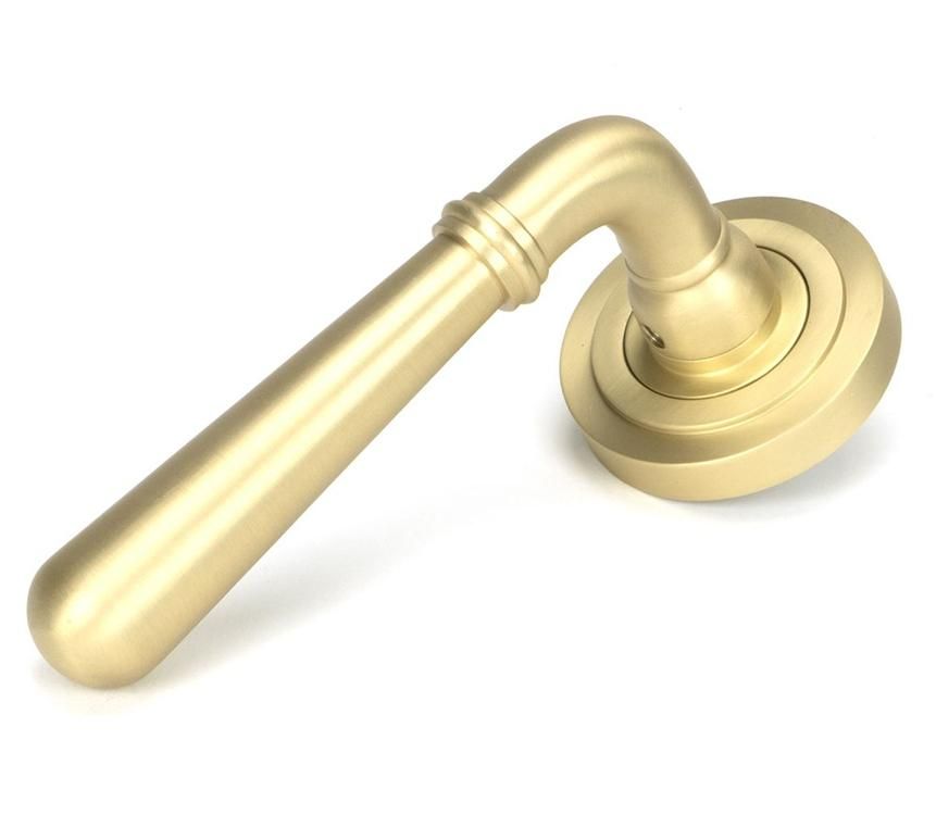 Modern Satin Brass "Neville" Art Deco Door Handle on Rose Set - 53mm Modern Satin Brass "Neville" Art Deco Door Handle on Rose Set - 53mm