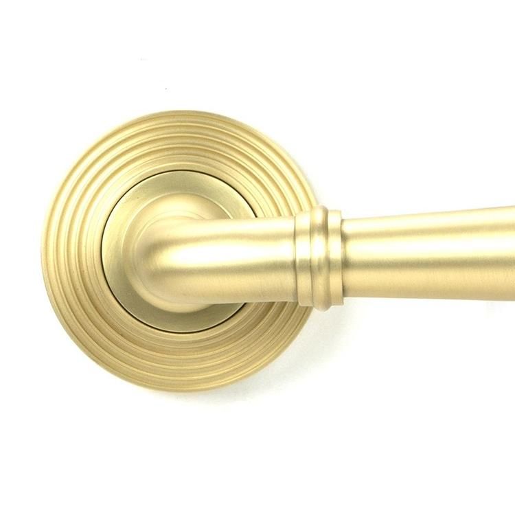 Close-Up of Modern Satin Brass "Neville" Beehive Door Handle on Rose Set - 53mm Close-Up of Modern Satin Brass "Neville" Beehive Door Handle on Rose Set - 53mm