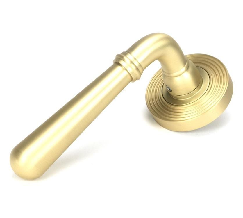 Modern Satin Brass "Neville" Beehive Door Handle on Rose Set - 53mm Modern Satin Brass "Neville" Beehive Door Handle on Rose Set - 53mm
