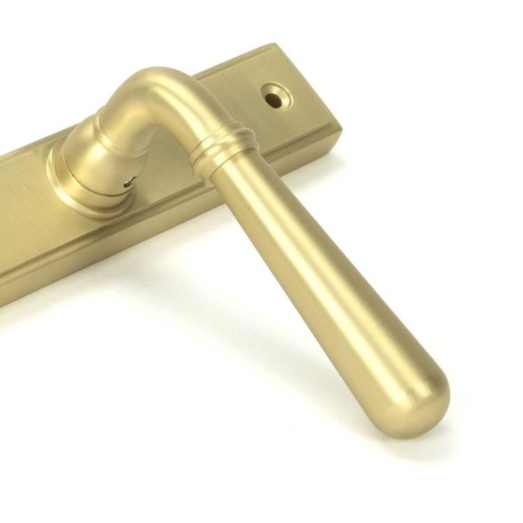 Close-Up of Right-Hand Lever Handle