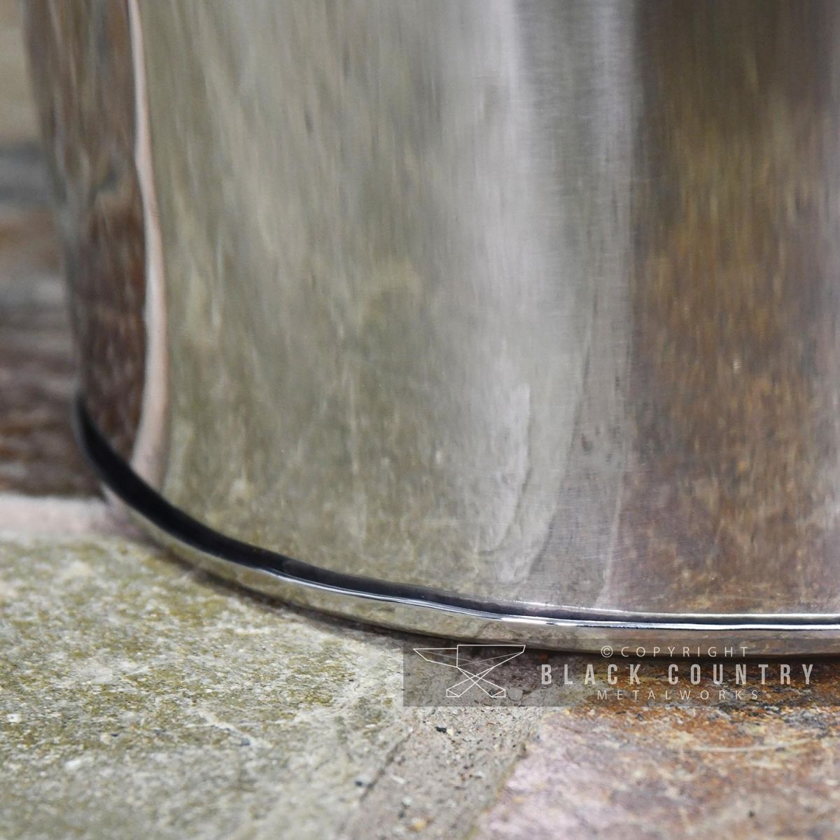 Close of the Base of the Modern Stainless Steel Ash Bucket