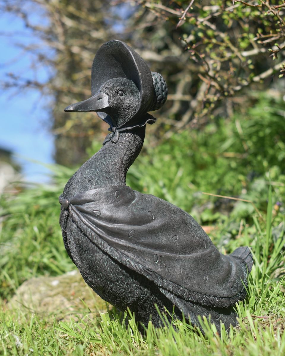"Mrs Duck" Resin Garden Statue "Mrs Duck" Resin Garden Statue
