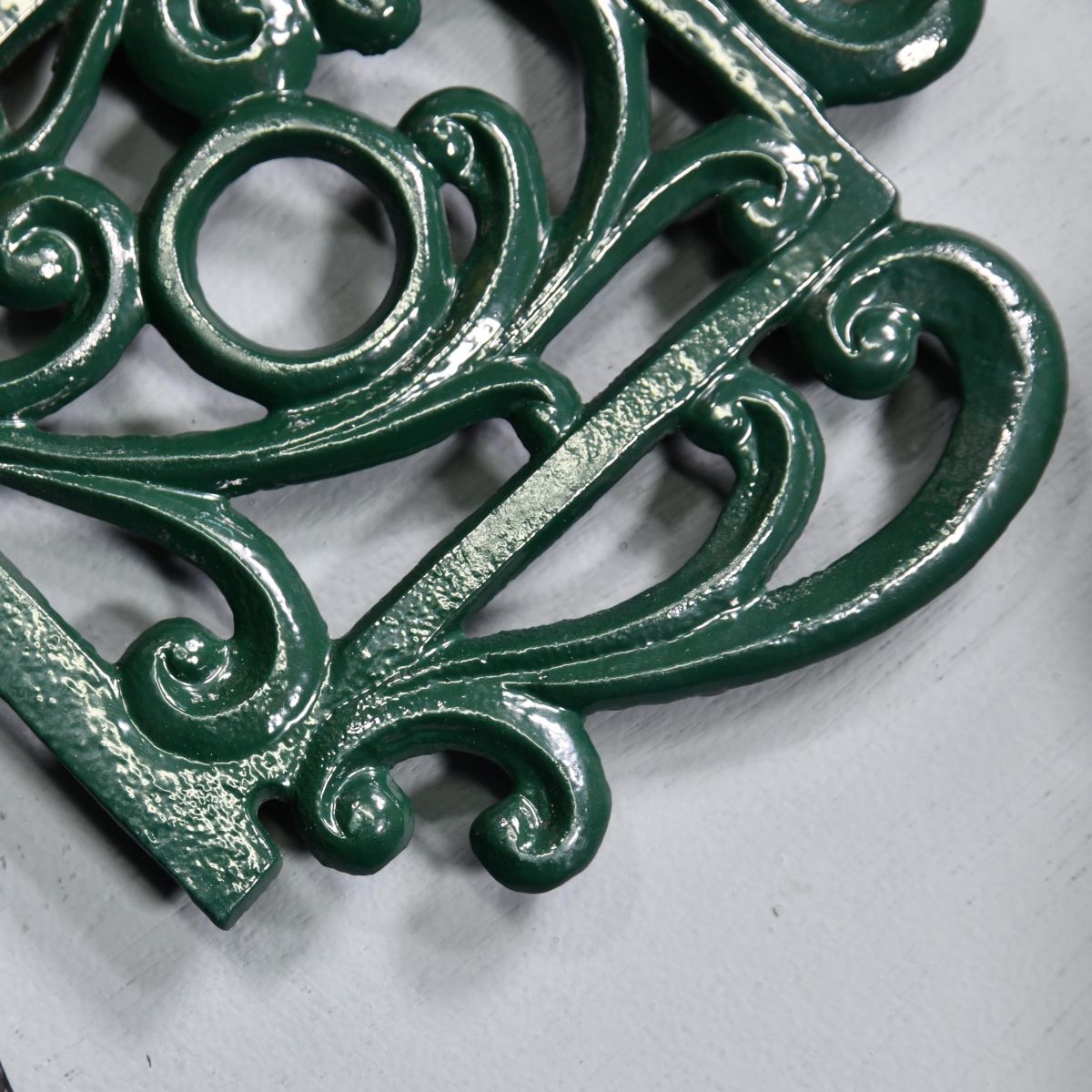 Green Cast Iron Kettle Trivet Details