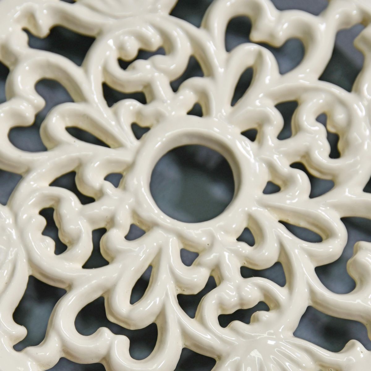 Cream Round Cast Iron Trivet