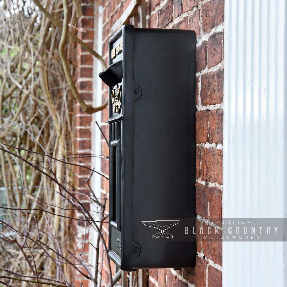 Side Vie wof the "Oakhampton" Slim King George Post Box