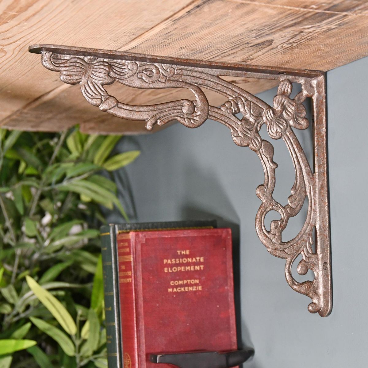 Ornate Scroll Design Cast Iron Victorian Amalina Wall Bracket in a Natural Finish