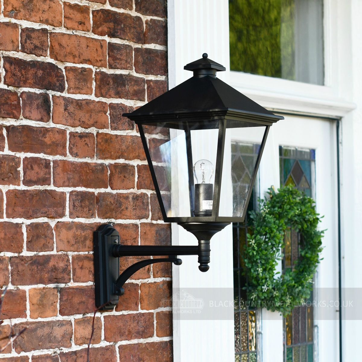 Outdoor wall light perfect for gardens