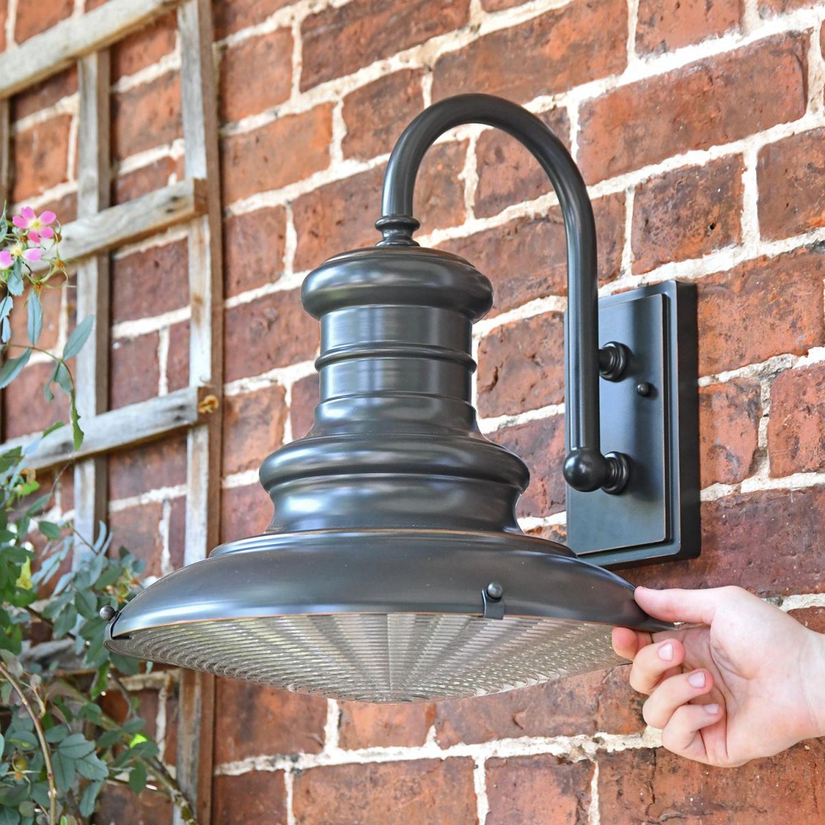 "Paddington" Railway Style Large Wall Light to Scale "Paddington" Railway Style Large Wall Light to Scale