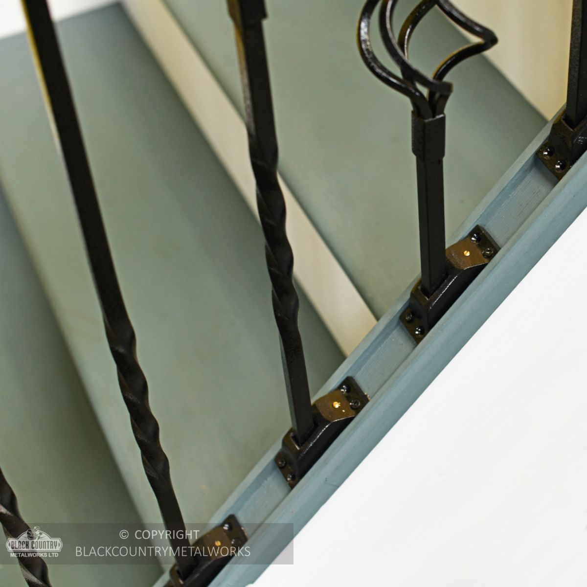 "Cavendish" Set of 4 Alternating Stair Spindles - Pattern 11