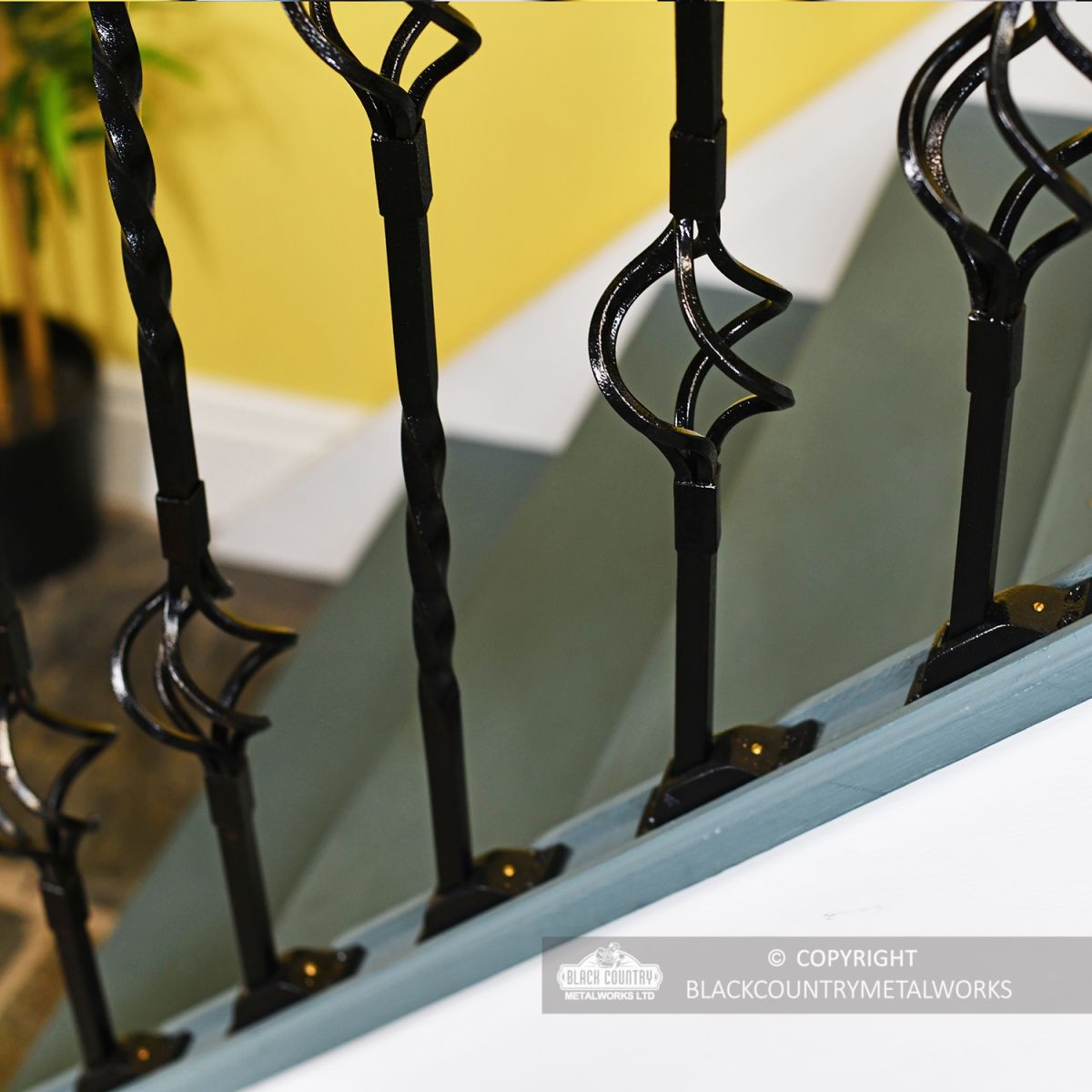 "Cavendish" Set of 3 Alternating Stair Spindles - Pattern 5