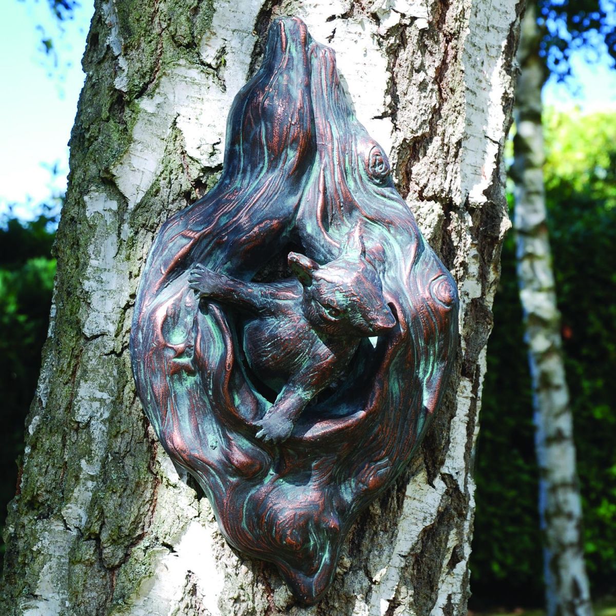 Looking Squirrel Garden Wall Art in an Antique Bronze Finish