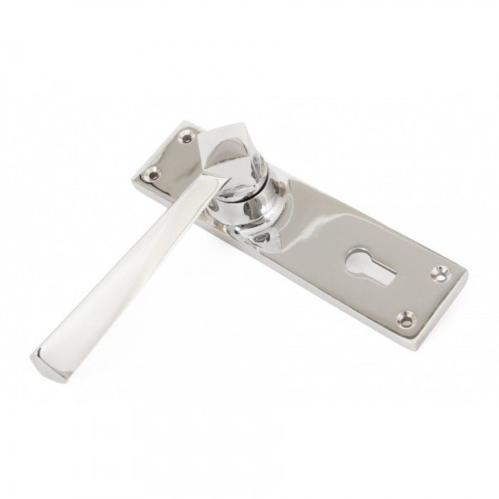 Bright Chrome Lever Door Handle With Keyhole
