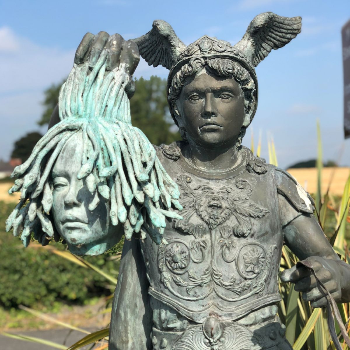 Perseus Holding Medusa gead