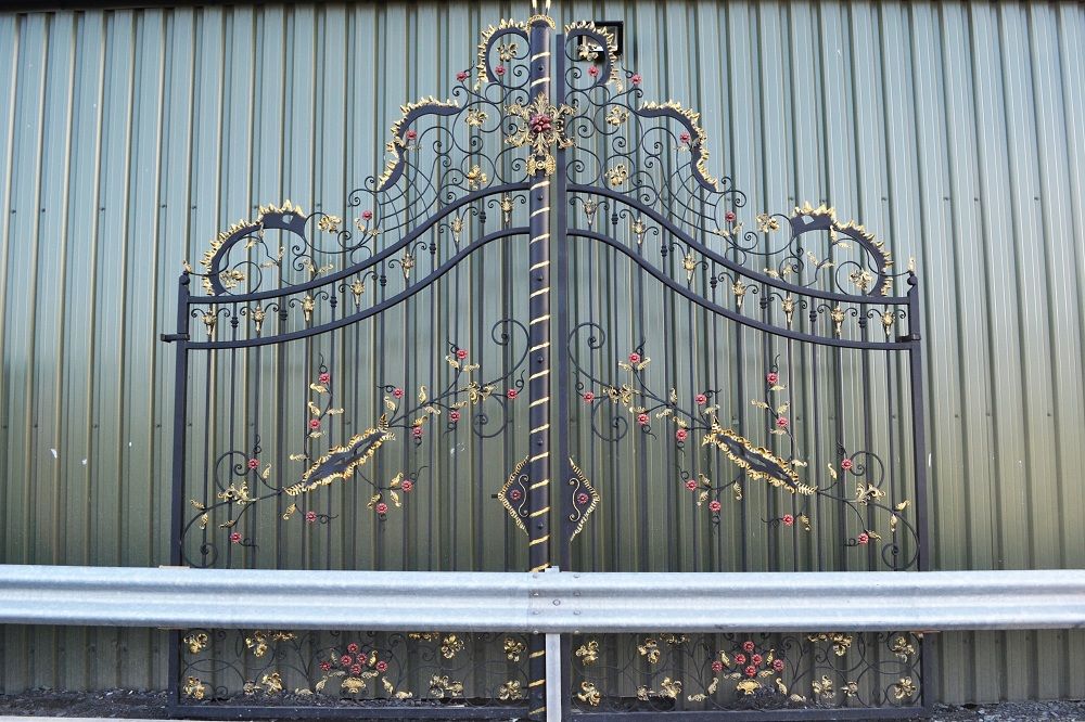 “Chatam Estate” Deluxe Driveway Gates 