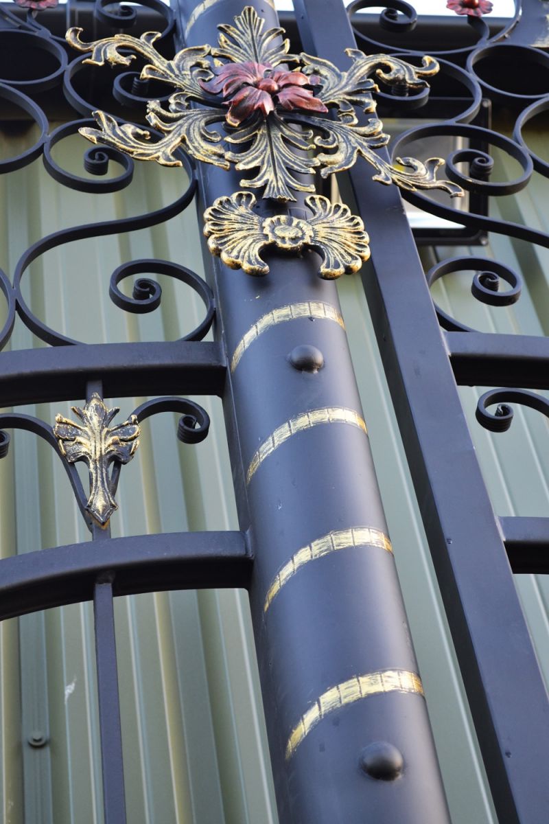 “Chatam Estate” Deluxe Driveway Gates 