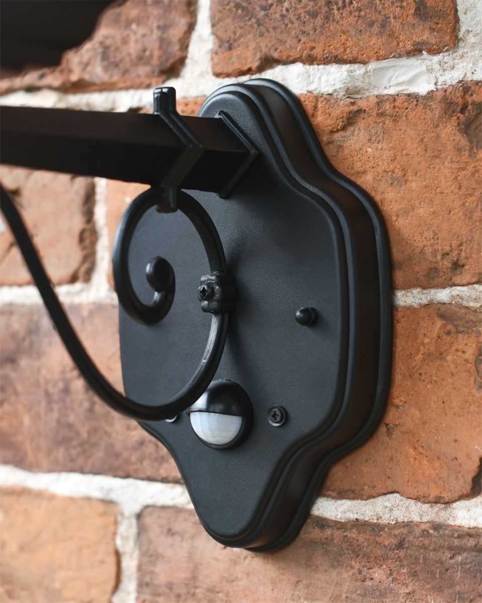 Traditional Wall Lantern With PIR Motion Sensor 