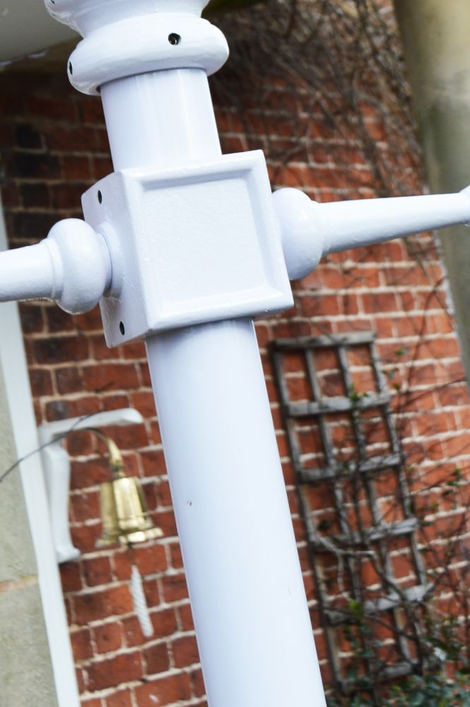 White 1.728m Lamp Post