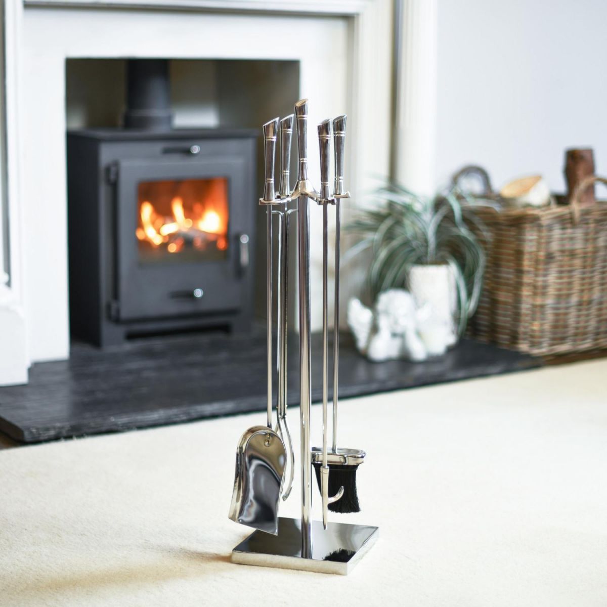 Polished "Argenti" Companion Set In Situ