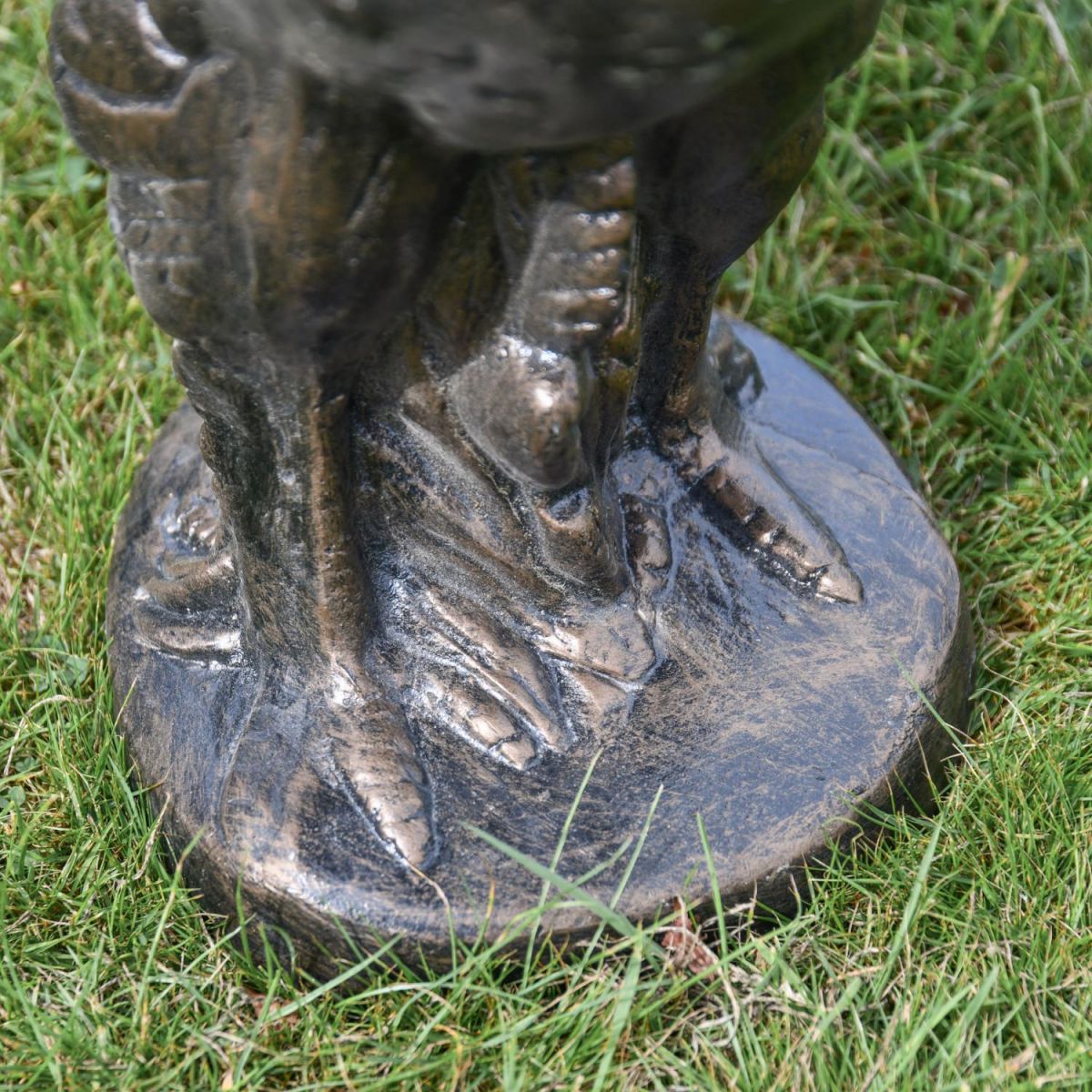 Close-Up of Freestanding Base