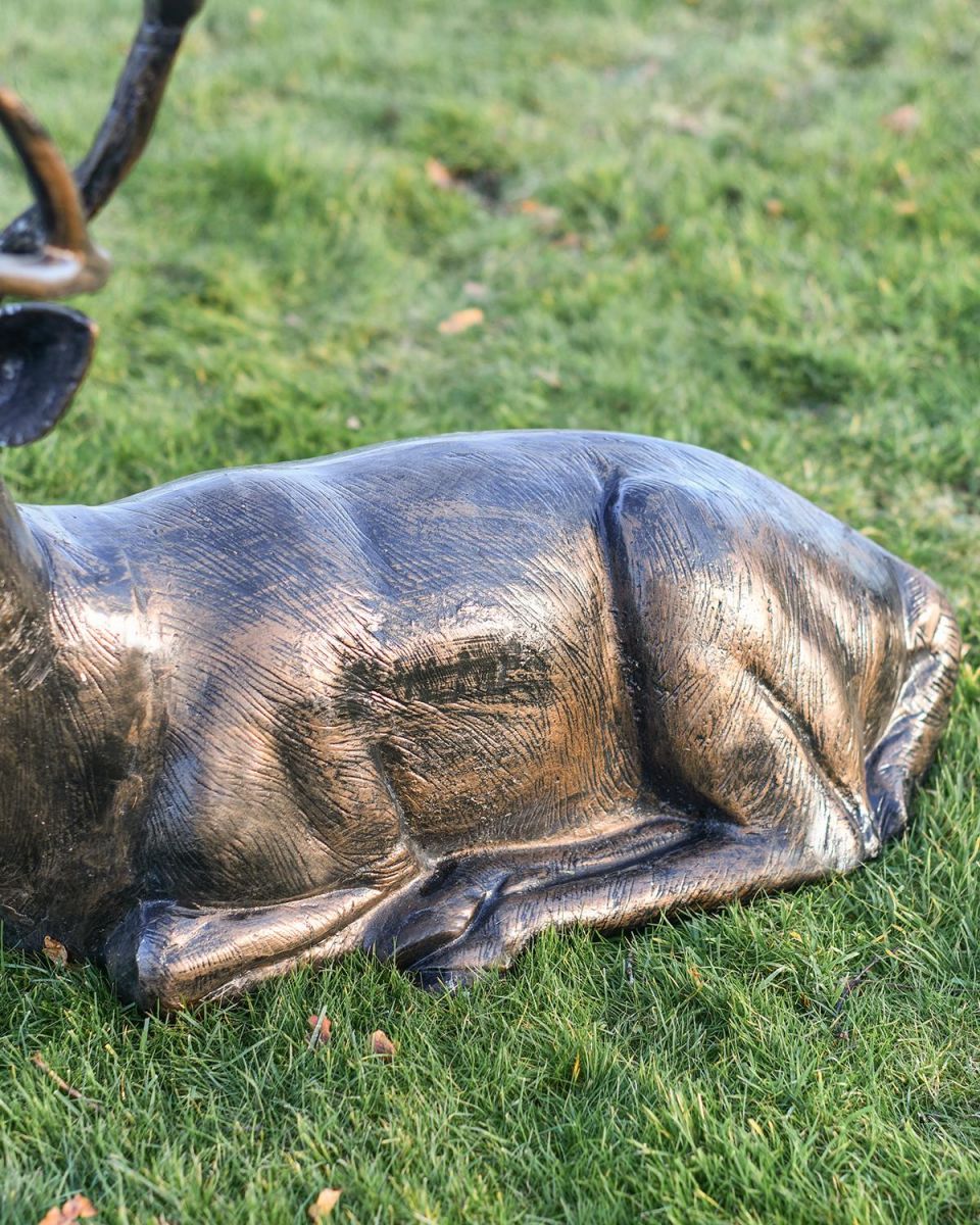 Lying stag sculpture body view and fur